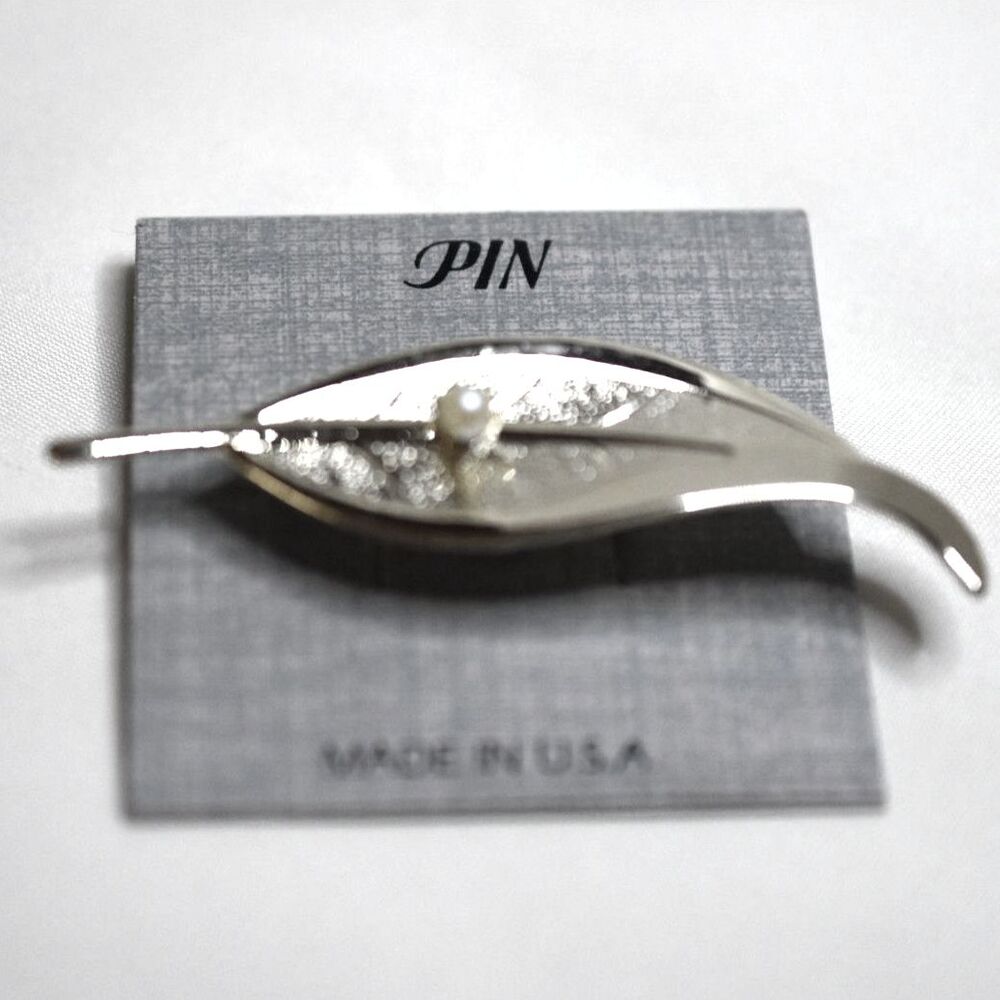 NIP Central Faux Pearl Silver Tone Metal Leaf 2 3/4" Brooch